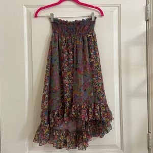 Stretchy a symmetrical midi skirt